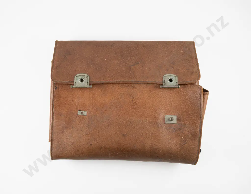 Vict Leather Cased Gentleman's Travelling Vanity Set Image 1++