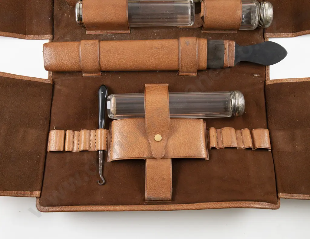 Vict Leather Cased Gentleman's Travelling Vanity Set Image 1++
