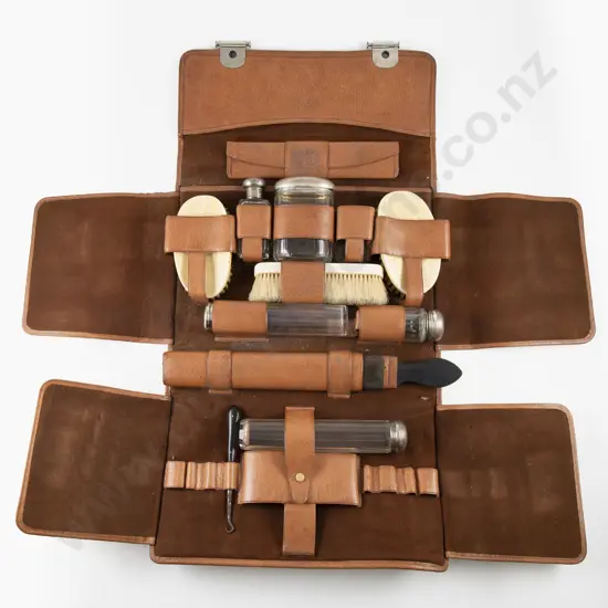 Vict Leather Cased Gentleman's Travelling Vanity Set