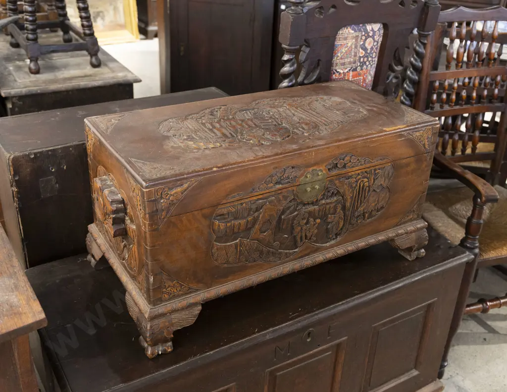 A Small Chinese Camphorwood Box Image 1++
