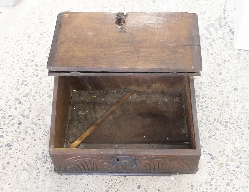 C17th Oak Bible Box Image 1++