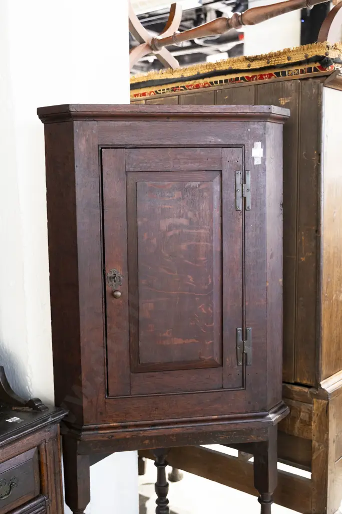 Geo III Oak Corner Cupboard on Stand Image 1++
