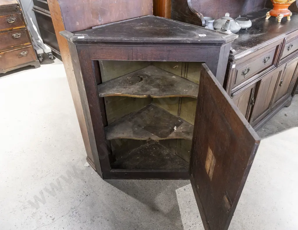 Geo III Oak Hanging Corner Cupboard Image 1++