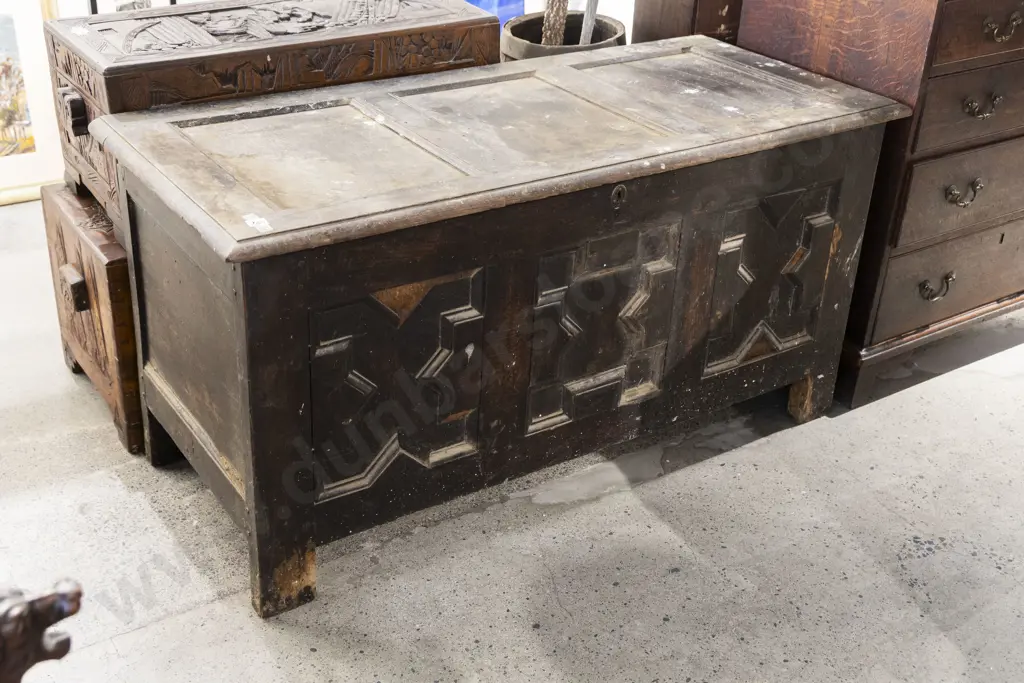 Chas II Oak Coffer Image 1++