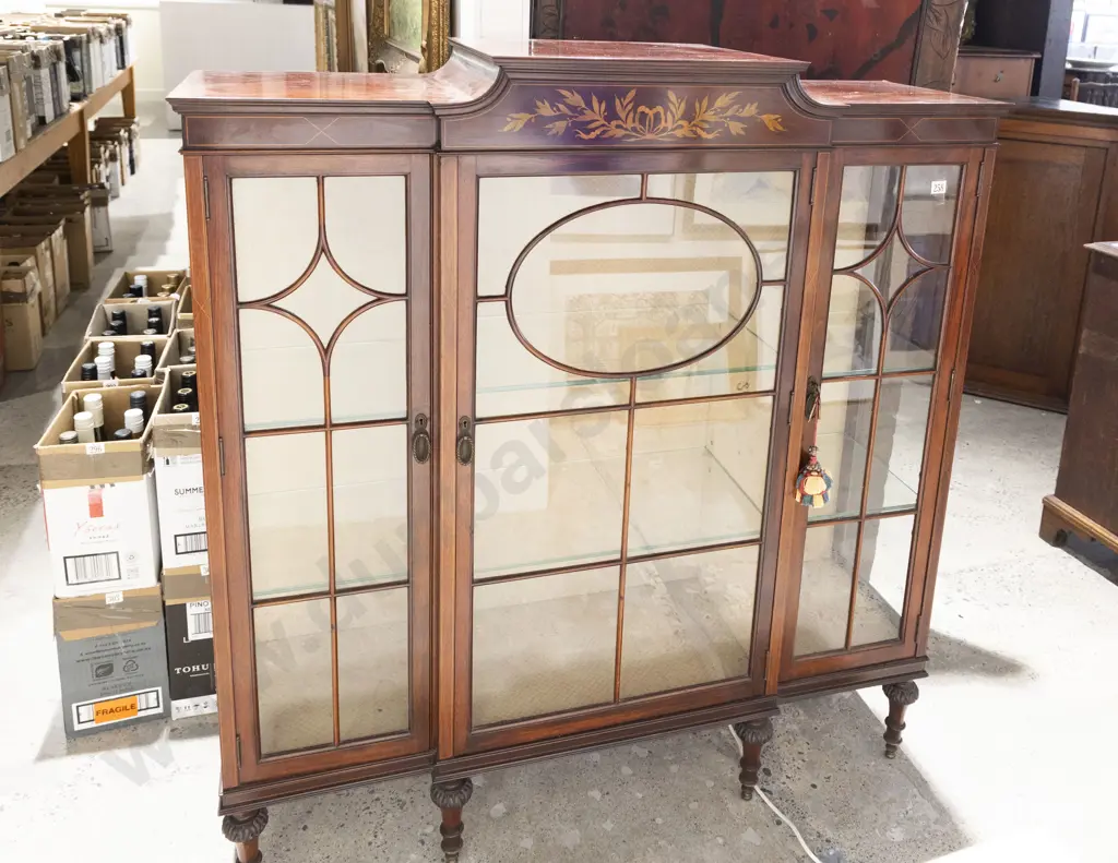 An Attractive Edwardian Mahogany Sheraton Revival Display Cabinet Image 1++
