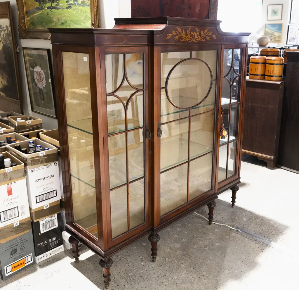 An Attractive Edwardian Mahogany Sheraton Revival Display Cabinet Image 1++