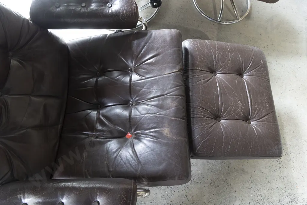 A Pair of Norwegian Ekornes Stressless Swivel Armchairs & Foot Stools (Faults) Image 1++