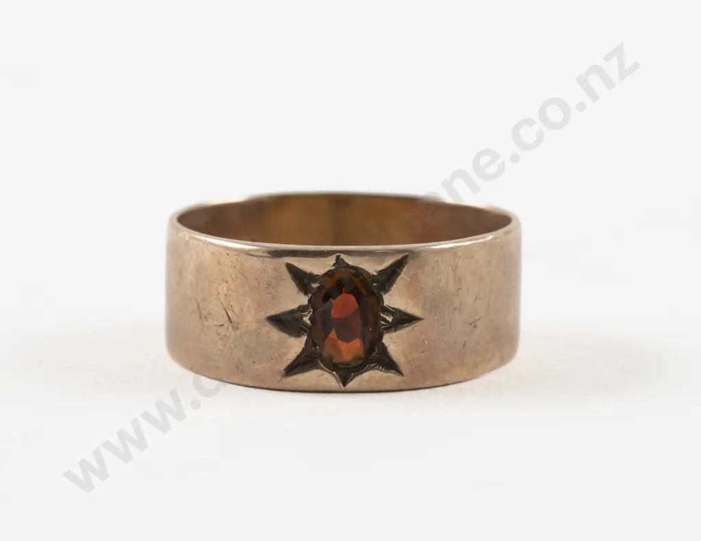 9ct Single Stone Garnet Band Ring Image 1++