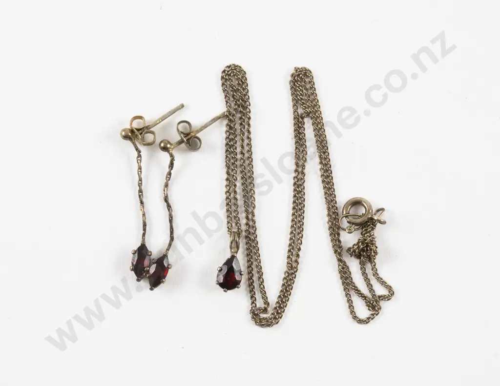 925. Silver Gilt Single Stone Garnet Pendant on Neck Chain with Matching Earrings Image 1++