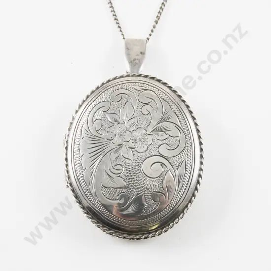 Large S/S Engraved Photo Locket Pendant