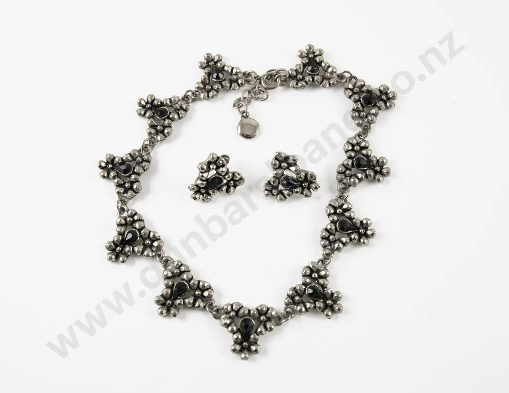 Vintage Silver Plated Black Gem Stone Floret Cluster Neck Chain with Matching Earrings Image 1++