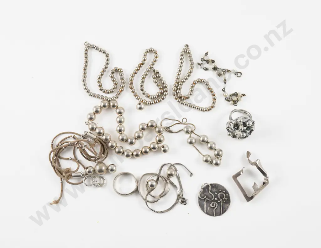 Collection of Assorted Broken S/S Jewellery and Others Image 1++
