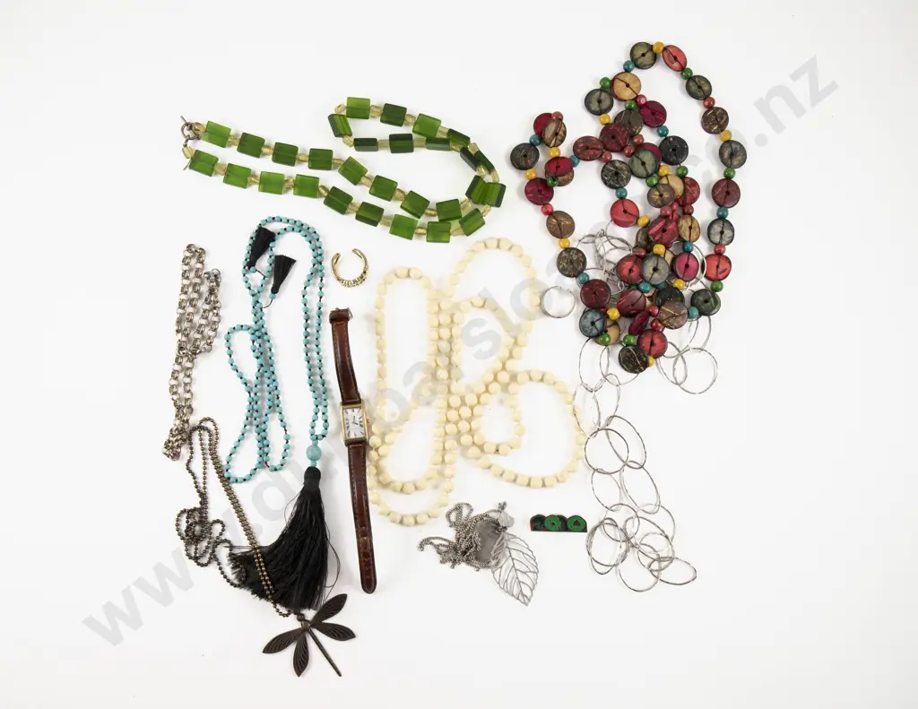 Collection of Assorted Costume Jewellery Image 1++