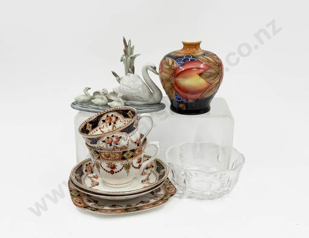 Lladro Swan Figure Group together with Assorted China Image 1++