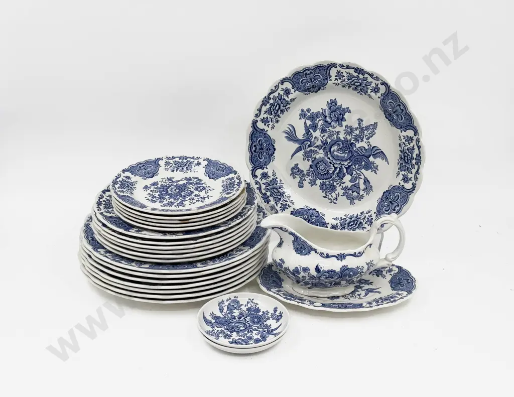 Qty of Ridgway Staffordshire "Windsor" Pattern Dinner China Image 1++