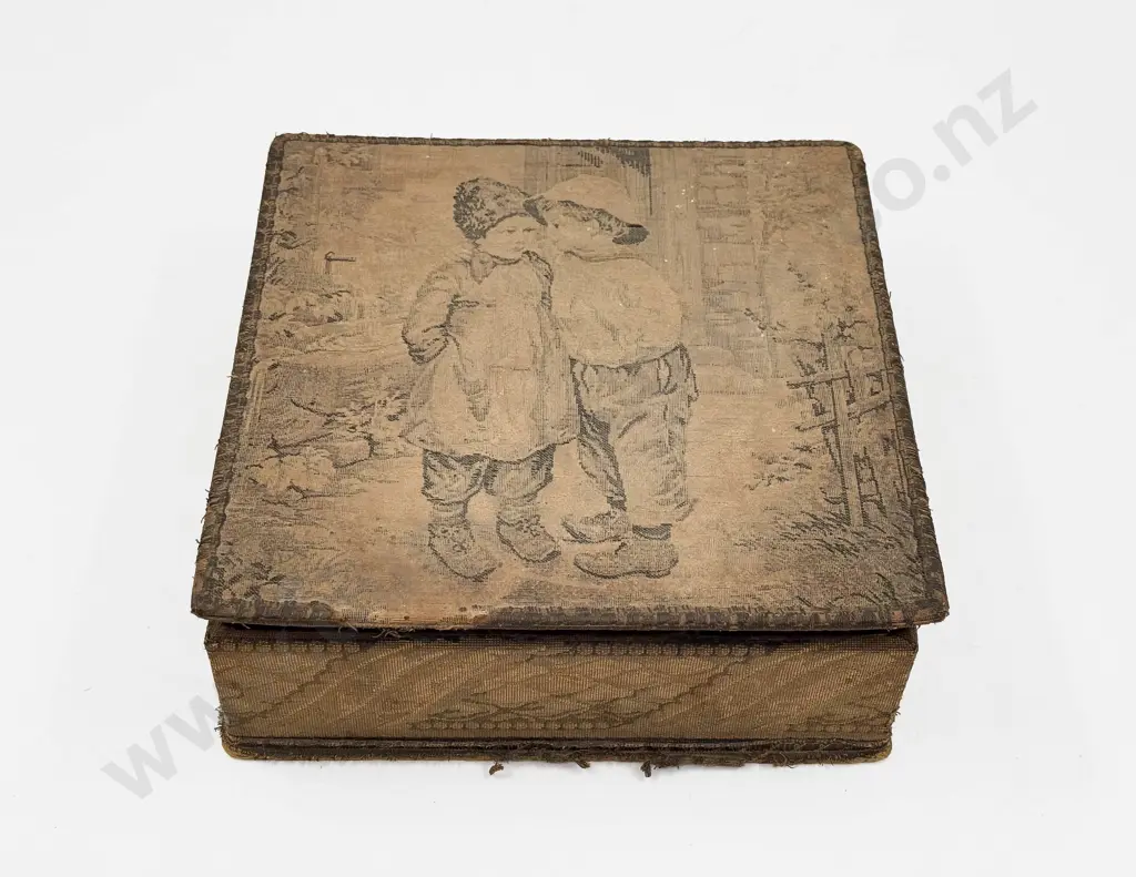 Vintage Sewing Box together with Accessories incl Threads & Buttons Image 1++