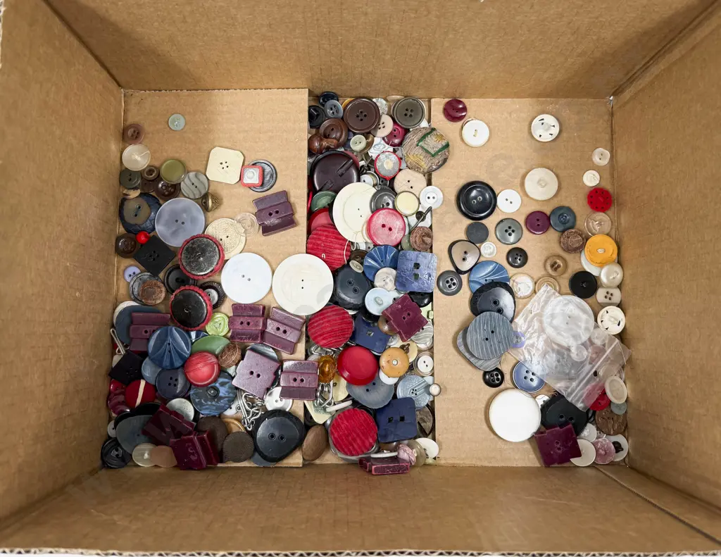 Vintage Sewing Box together with Accessories incl Threads & Buttons Image 1++