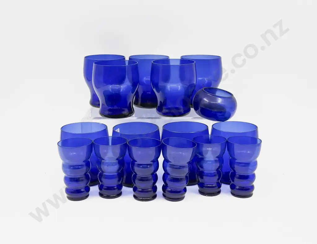 Qty of Assorted Blue Coloured Glassware Image 1++