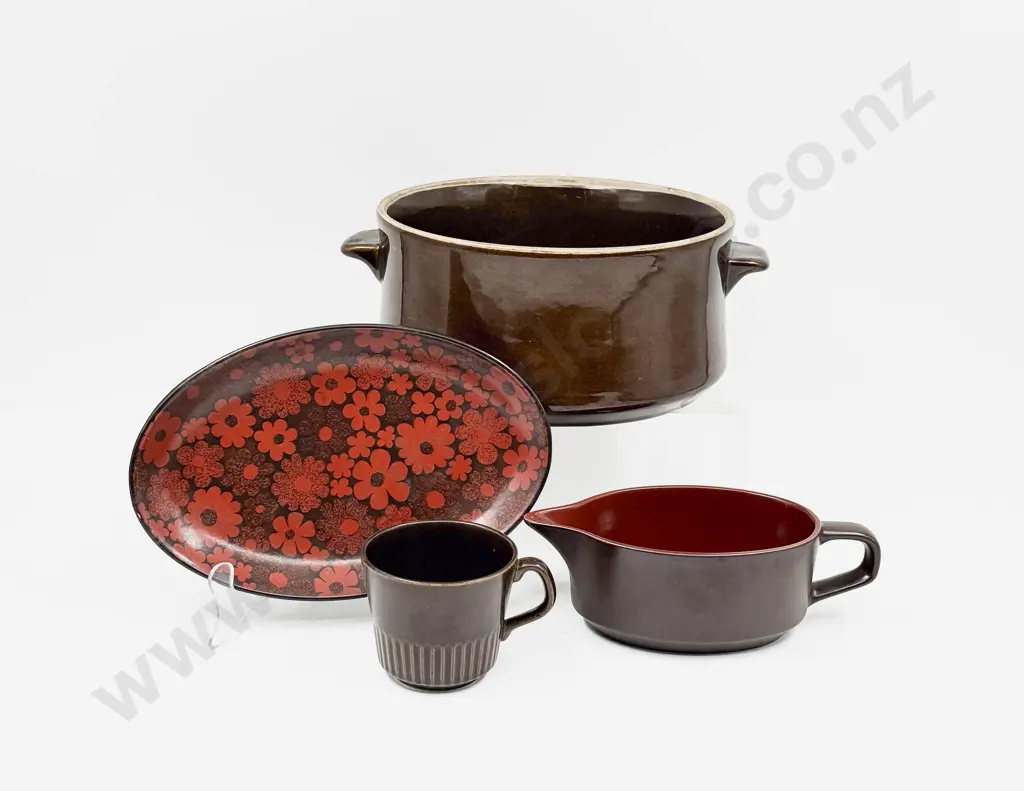 Crown Lynn "Echo" Pattern Gravy Boat together with Assorted Stoneware Image 1++