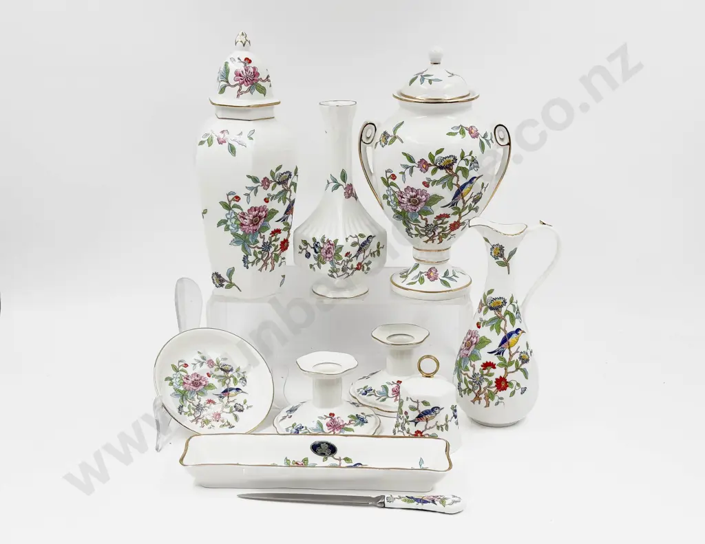 A Qty of Aynsley "Pembroke" Pattern China Image 1++