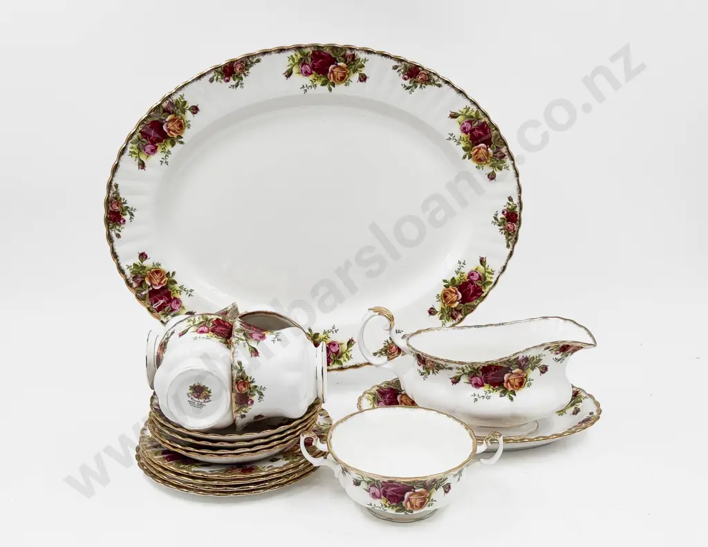 Royal Albert "Old Country Roses" Part Dinner Set Image 1++