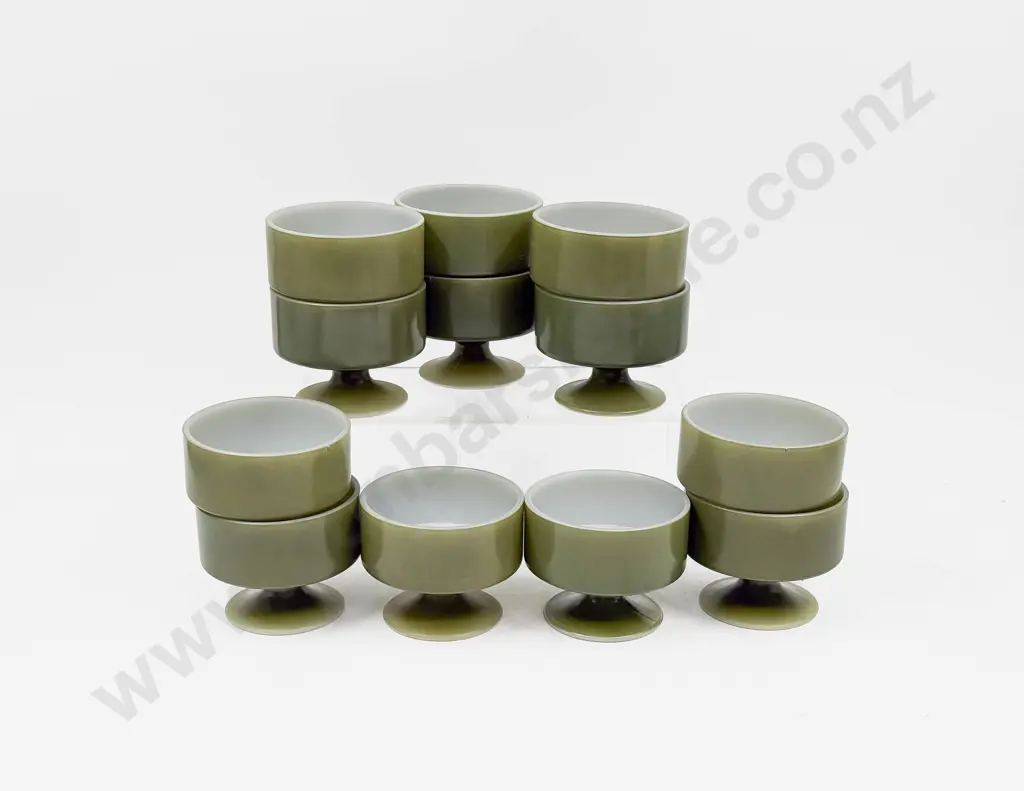 Twelve American C20th Glass Dessert Dishes Image 1++