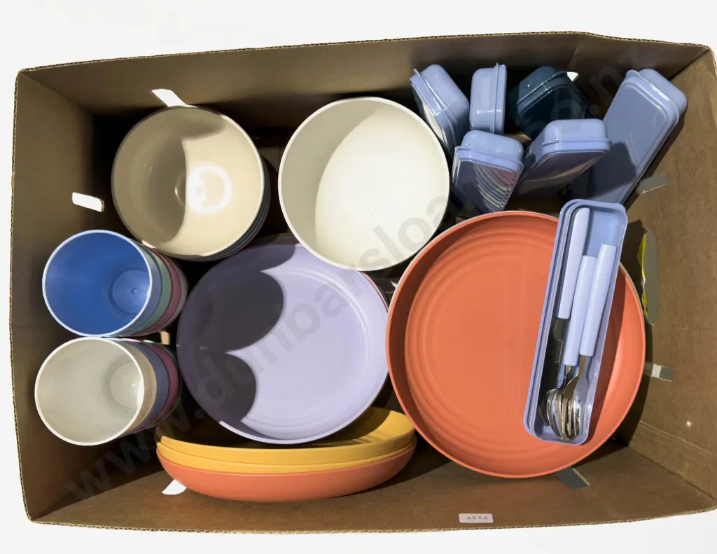 Qty of Assorted Plastic Picnic Ware Image 1++