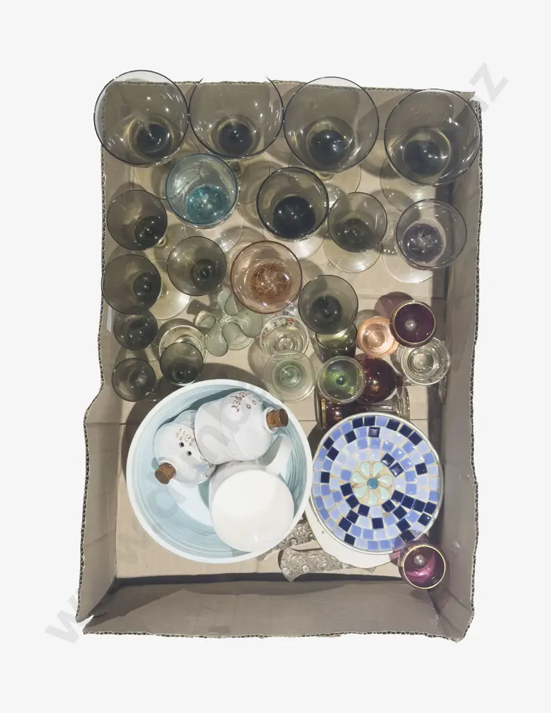 Qty of Assorted Glassware & China etc Image 1++