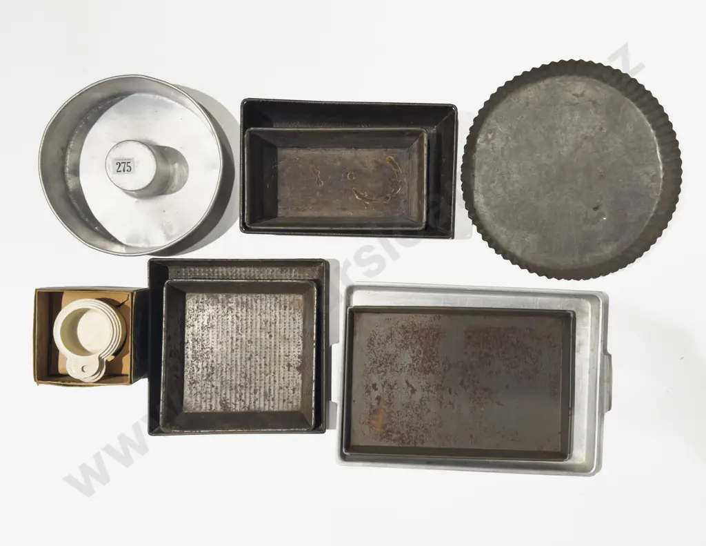 Qty of Assorted Vintage Bake Ware Image 1++