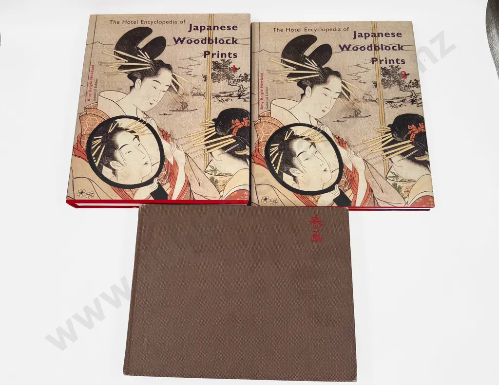 Shunga The Art of Love in Japan together with Boxed Two Volume Set Image 1++