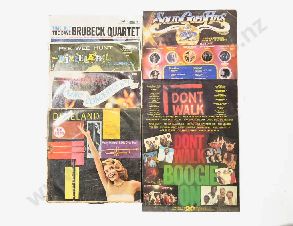 Quantity of Assorted Vinyl Records Including Kiss Image 1++