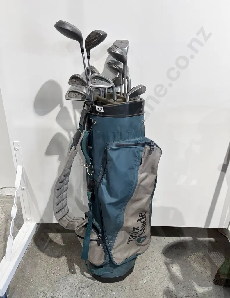 Qty of Assorted Golf Clubs with Golf Bag Image 1++