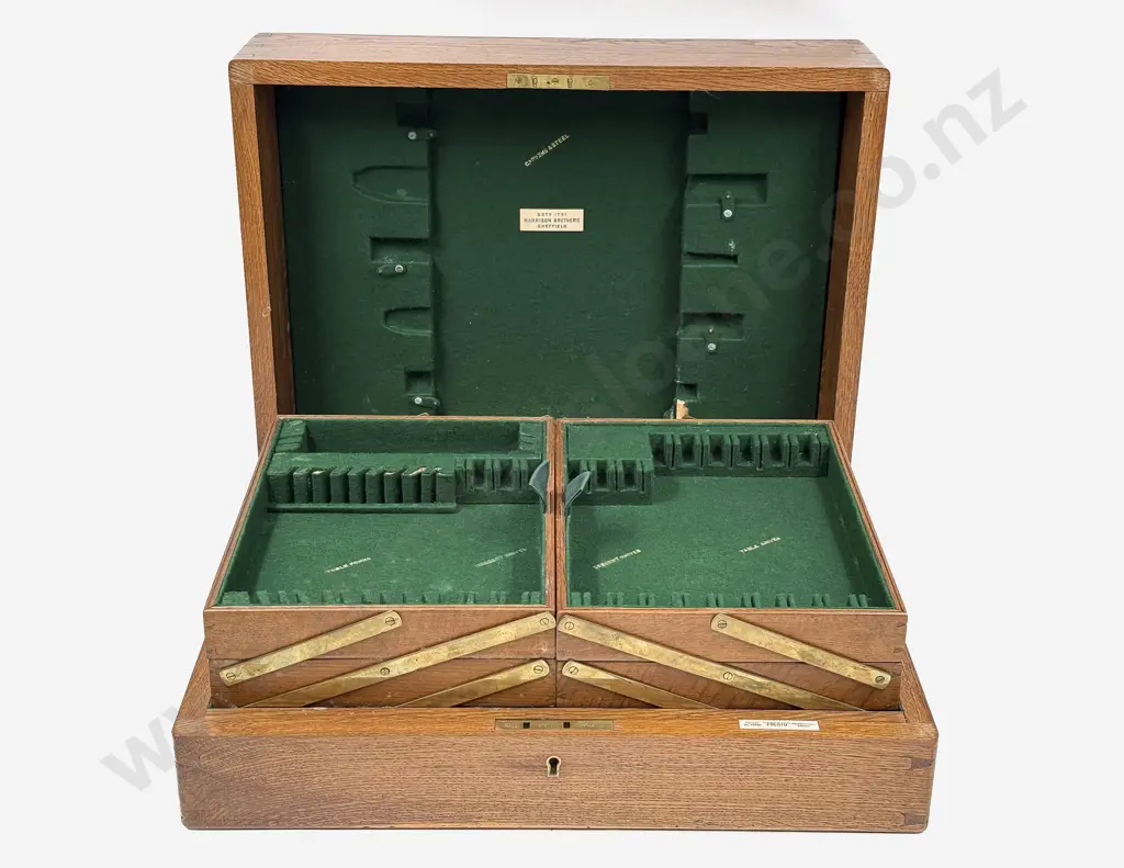 Harrison Brothers "Presto" Oak Cutlery Canteen (empty) Image 1++