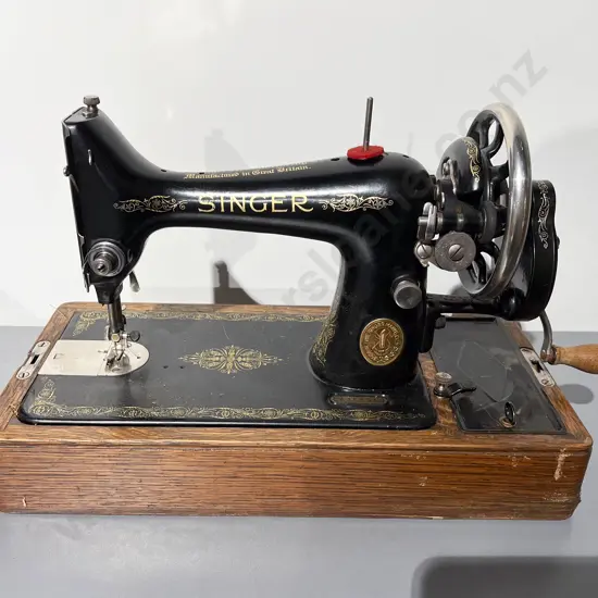 Vintage Singer Sewing Machine In Case