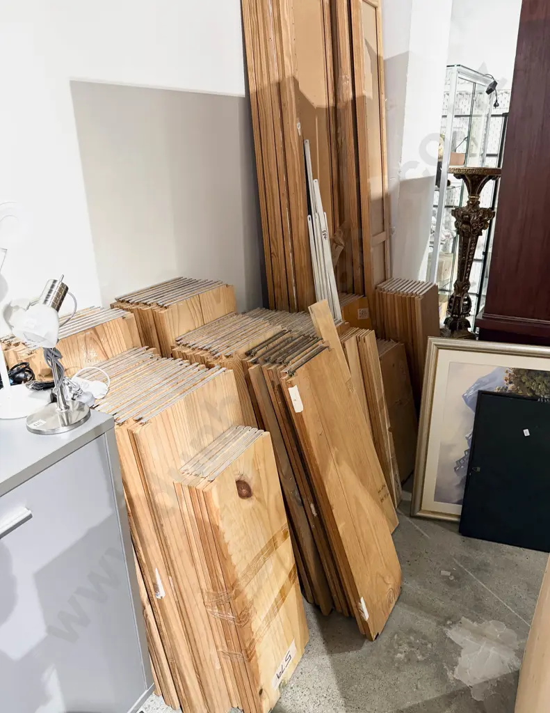 Large Qty of Assorted Lundia Shelving Image 1++