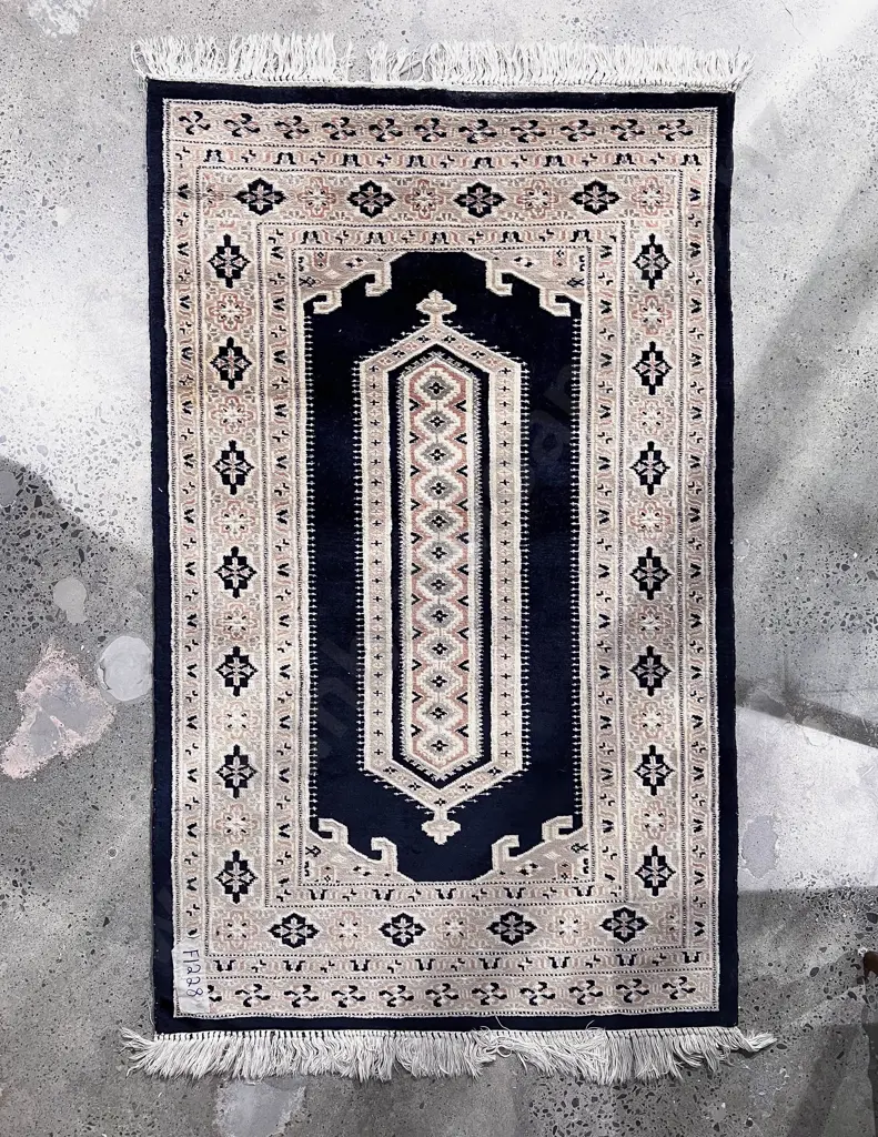 Persian Floor Rug Image 1++