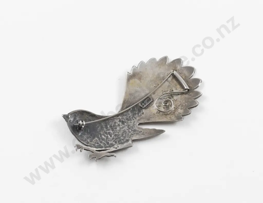 NZ Jeweller Peter McKay S/S Fantail Brooch Image 1++