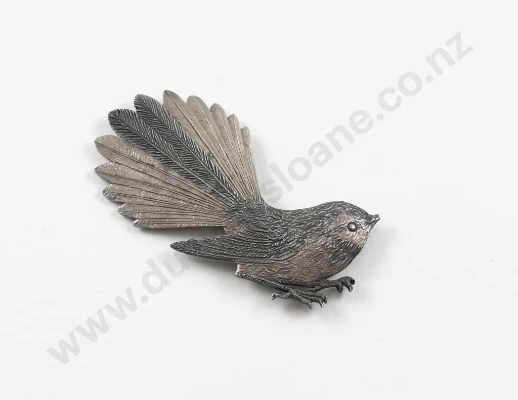 NZ Jeweller Peter McKay S/S Fantail Brooch Image 1++