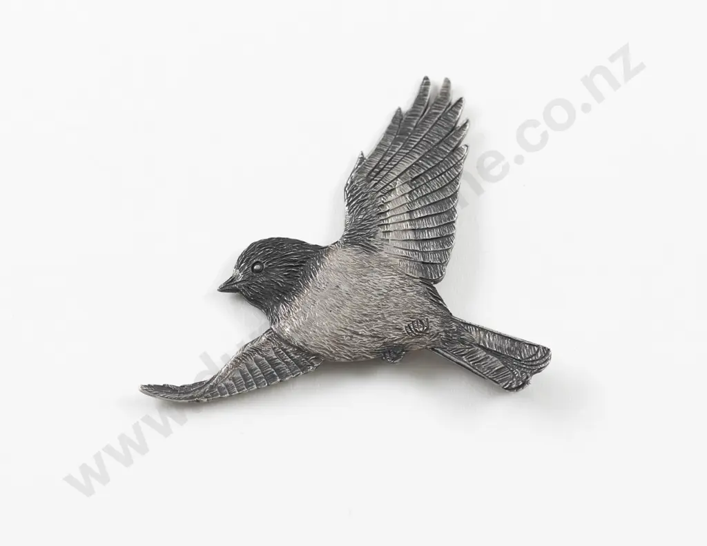 NZ Jeweller Peter McKay S/S Tomtit Brooch Image 1++