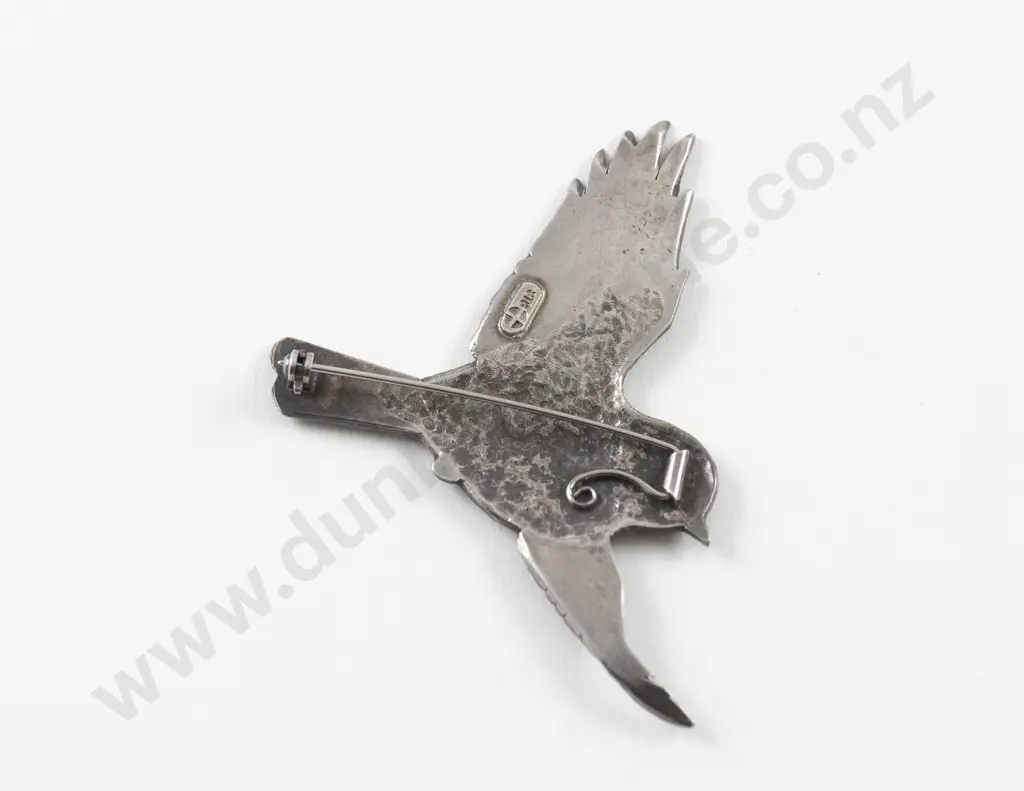 NZ Jeweller Peter McKay S/S Tomtit Brooch Image 1++
