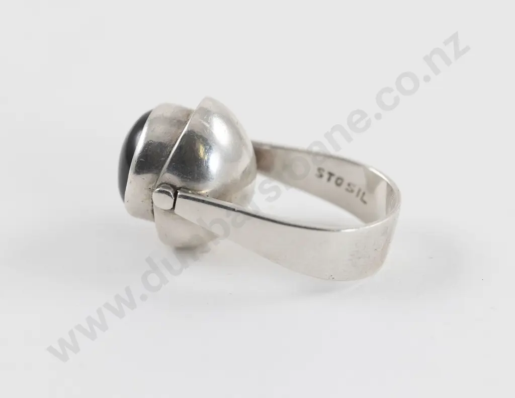 NZ Jeweller Kobi Bosshard S/S Single Star Sapphire Modernist Design Ring Image 1++