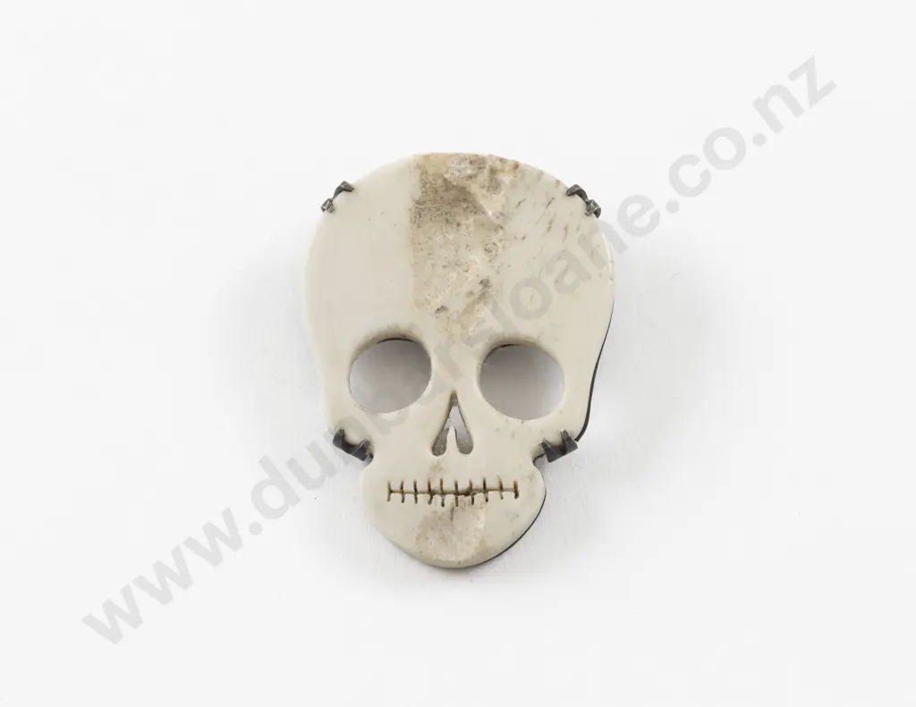 NZ Jeweller Warwick Freeman Hand Carved Bone Skull Brooch Image 1++
