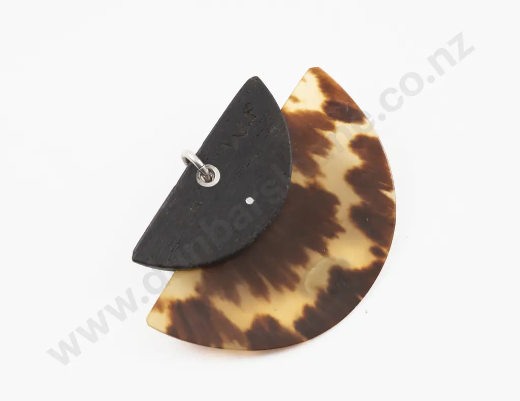 NZ Jeweller Warwick Freeman S/S Tortoiseshell and Stained Wood Odd Earring Image 1++