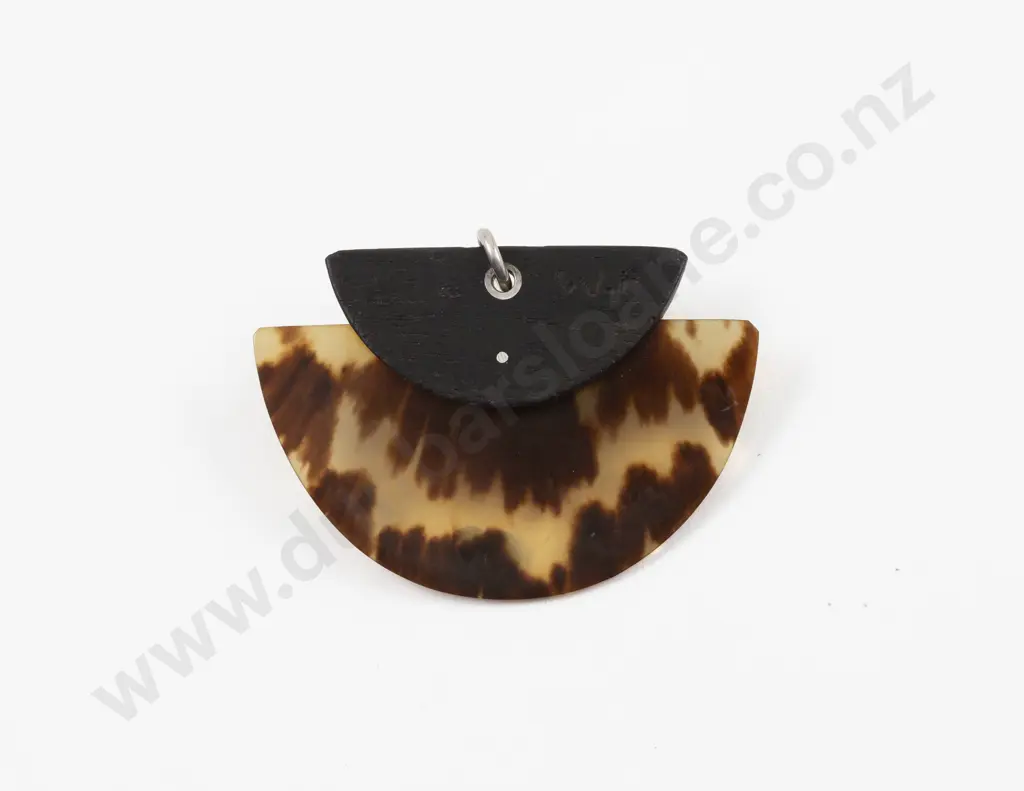 NZ Jeweller Warwick Freeman S/S Tortoiseshell and Stained Wood Odd Earring Image 1++