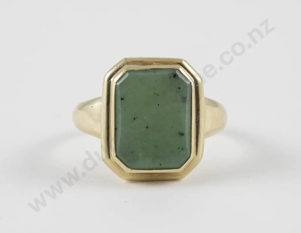 14ct Single Jade Gents Signet Ring Image 1++