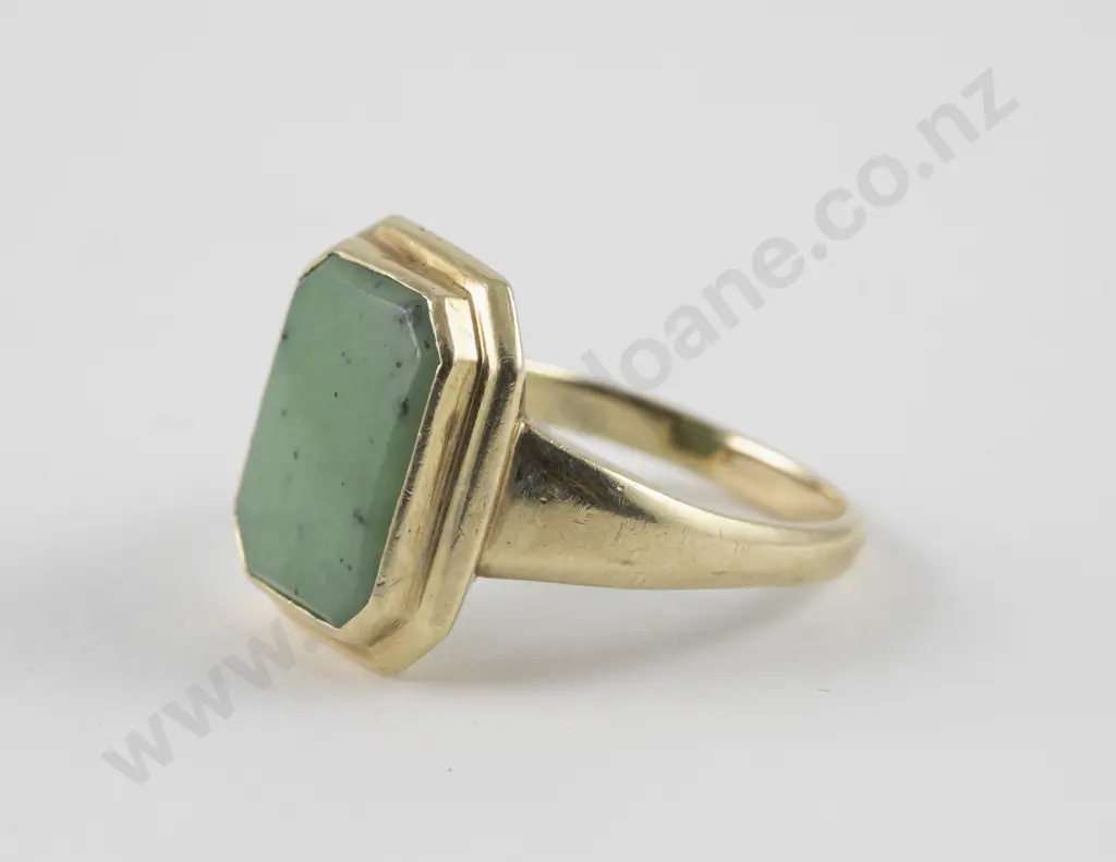 14ct Single Jade Gents Signet Ring Image 1++