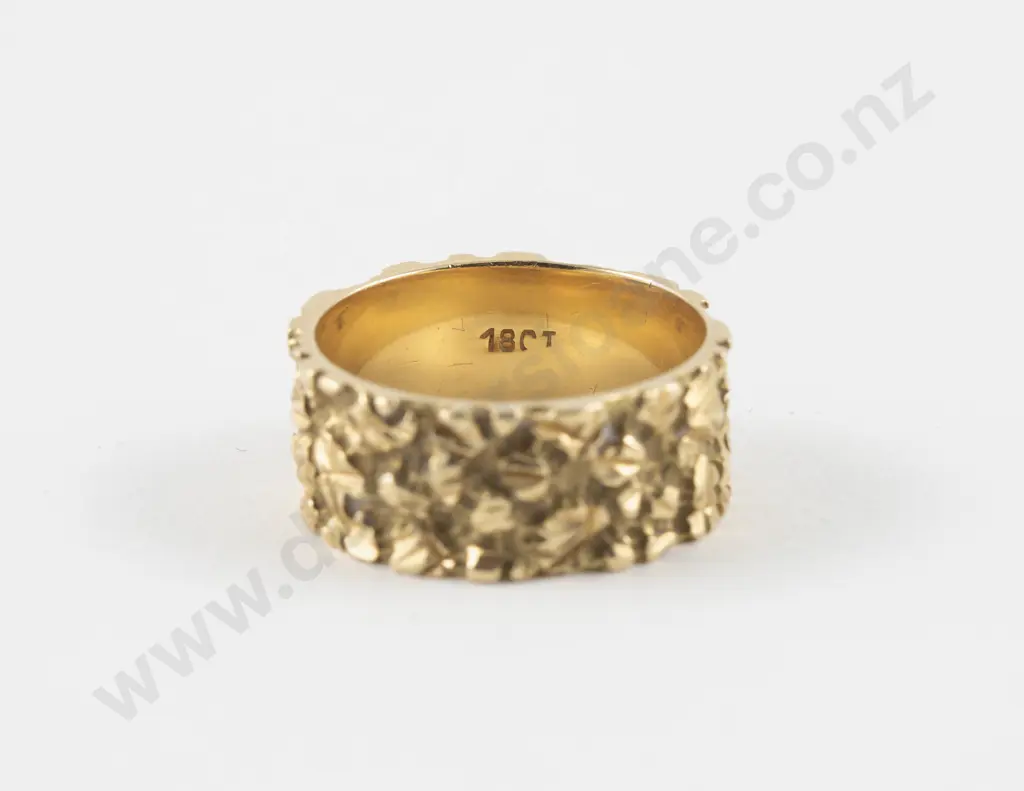 18ct Textured Band Ring Image 1++