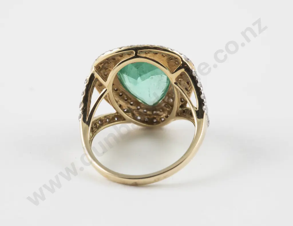 18ct 86Stone Diamond and Emerald Cluster Ring Image 1++