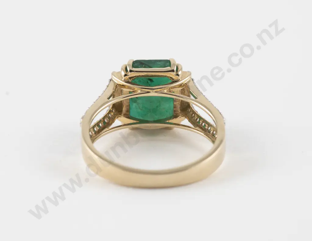 14ct 37Stone Diamond and Emerald Dress Ring Image 1++