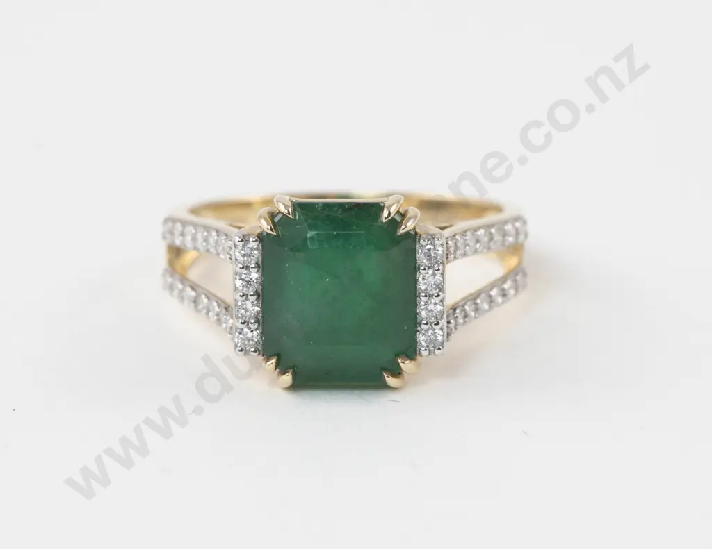 14ct 37Stone Diamond and Emerald Dress Ring Image 1++